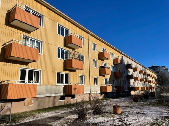 Flerbostadshus i Brf Kv Räven i Enköping med nya fönster