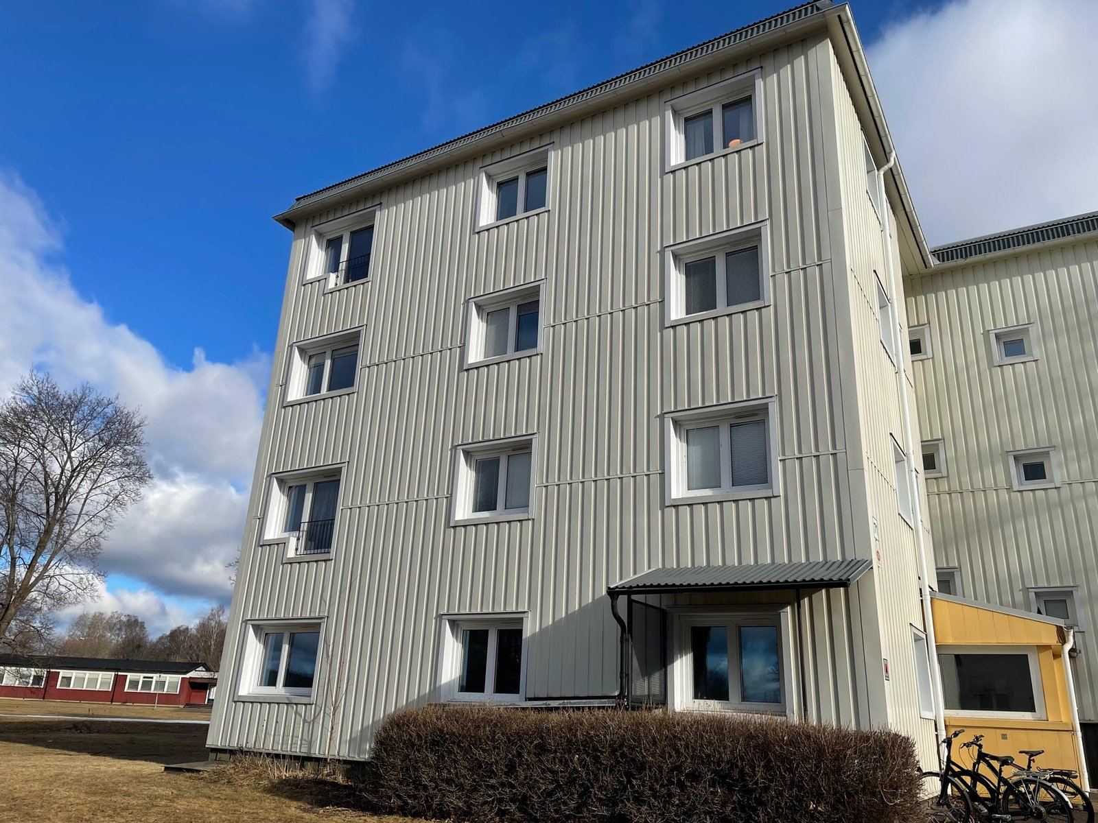 Punkthus på Hagavägen i Borlänge med nya fönster
