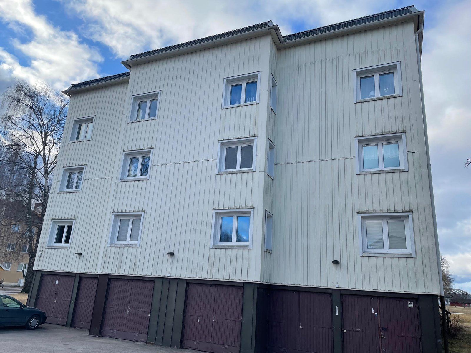 Fasad med nya fönster på Hagavägen i Borlänge